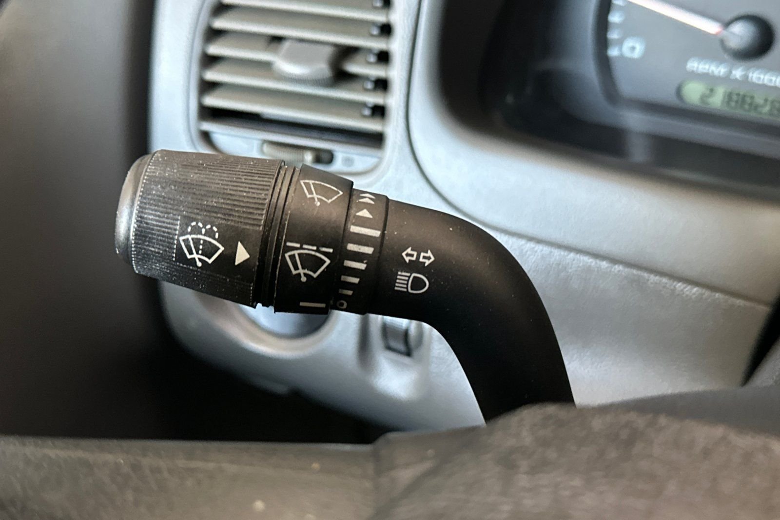 Used 2009 Silver Ford  image 26