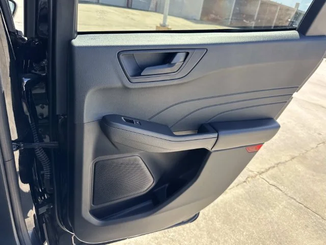 Used 2022 Black Ford SE image 29