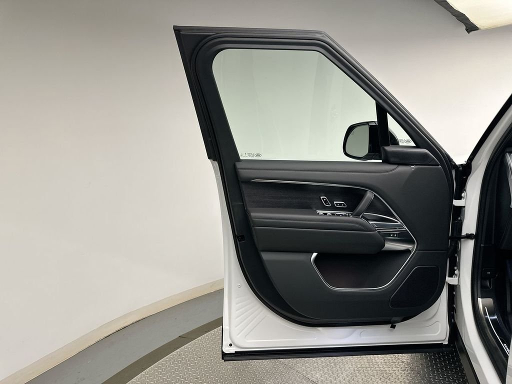 New 2026 Fuji White Land Rover SE image 9