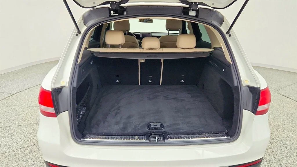 Used 2018 Polar White Mercedes-Benz GLC 300 4MATIC® SUV image 18