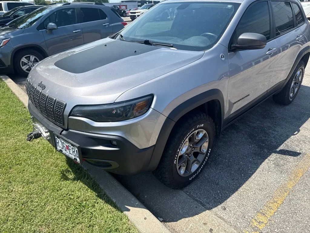 Used 2019 Silver Jeep Trailhawk image 6