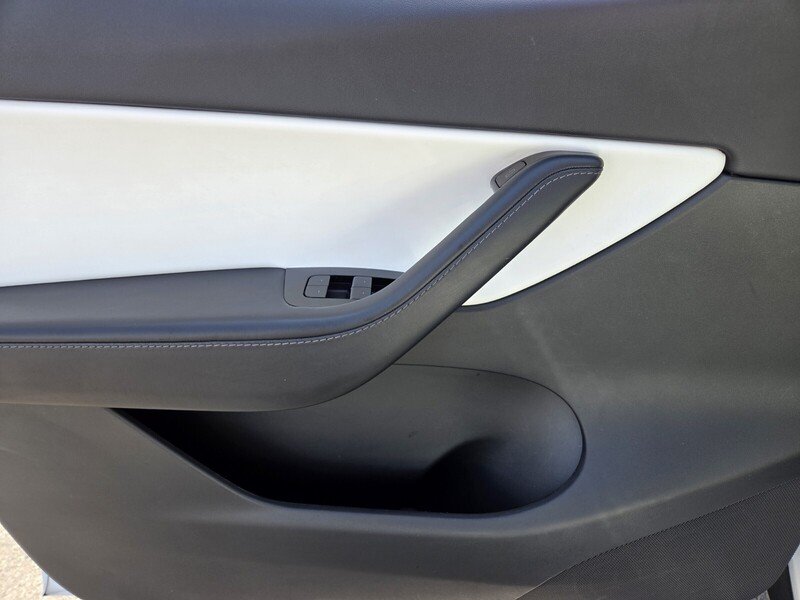 Used 2020  Tesla Long Range image 26
