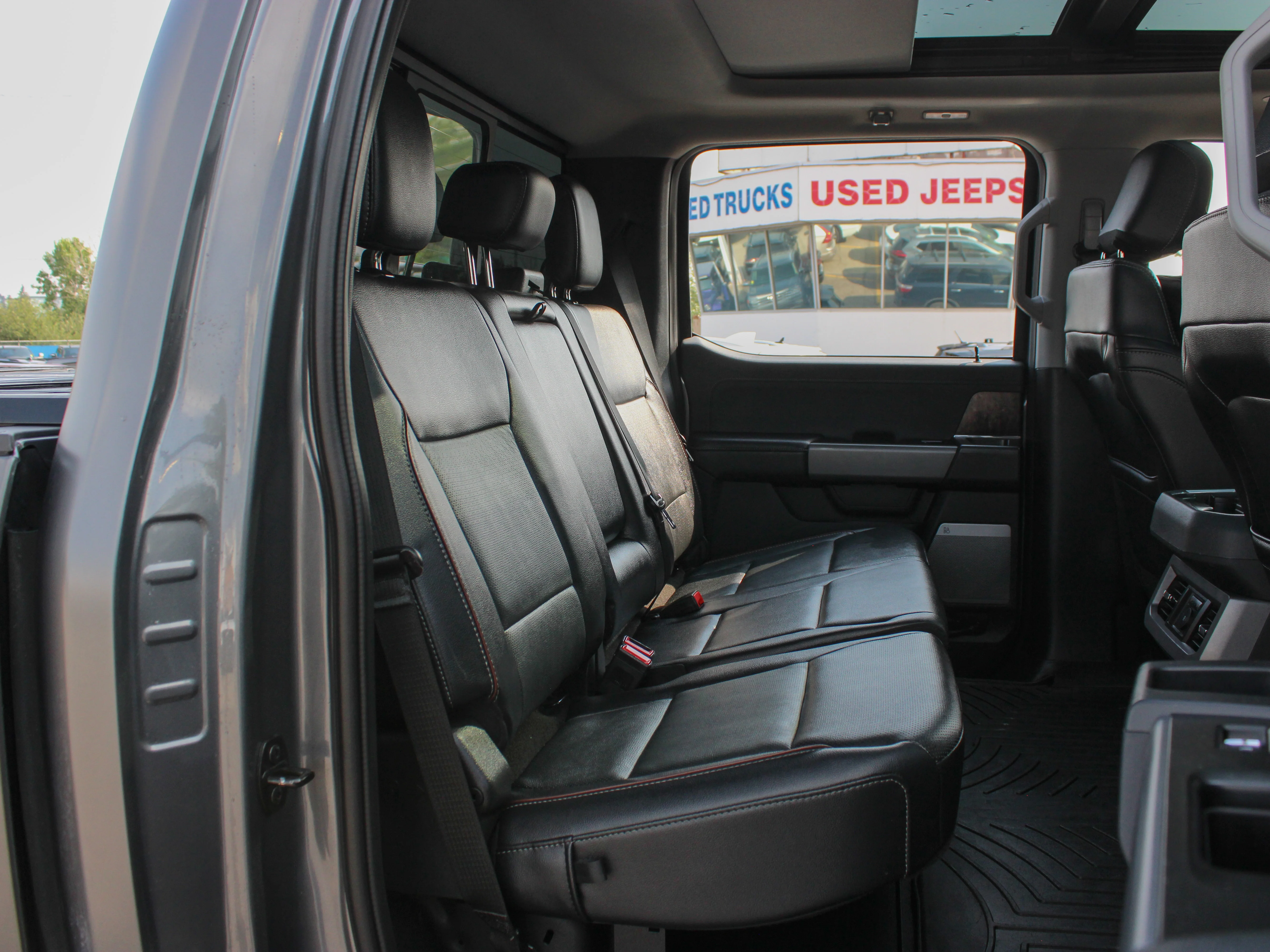 Used 2023 Grey Ford LARIAT image 18