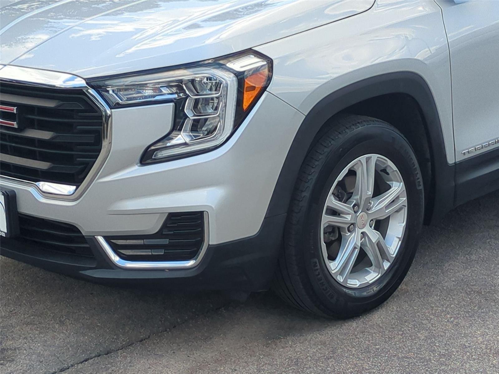 Used 2022 Quicksilver Metallic GMC SLE image 9