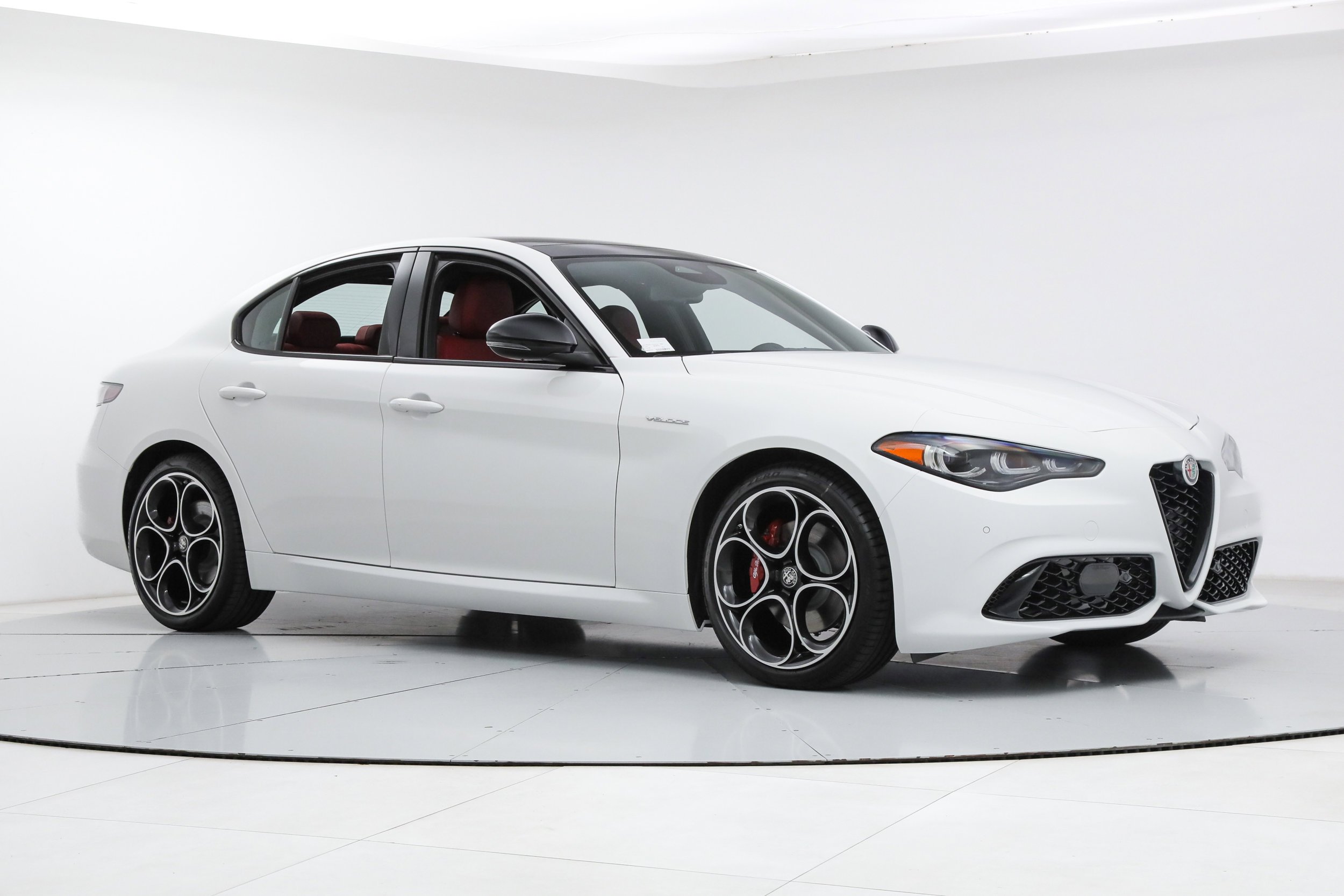 New 2026 Milano White Exterior Paint Alfa Romeo  image 7