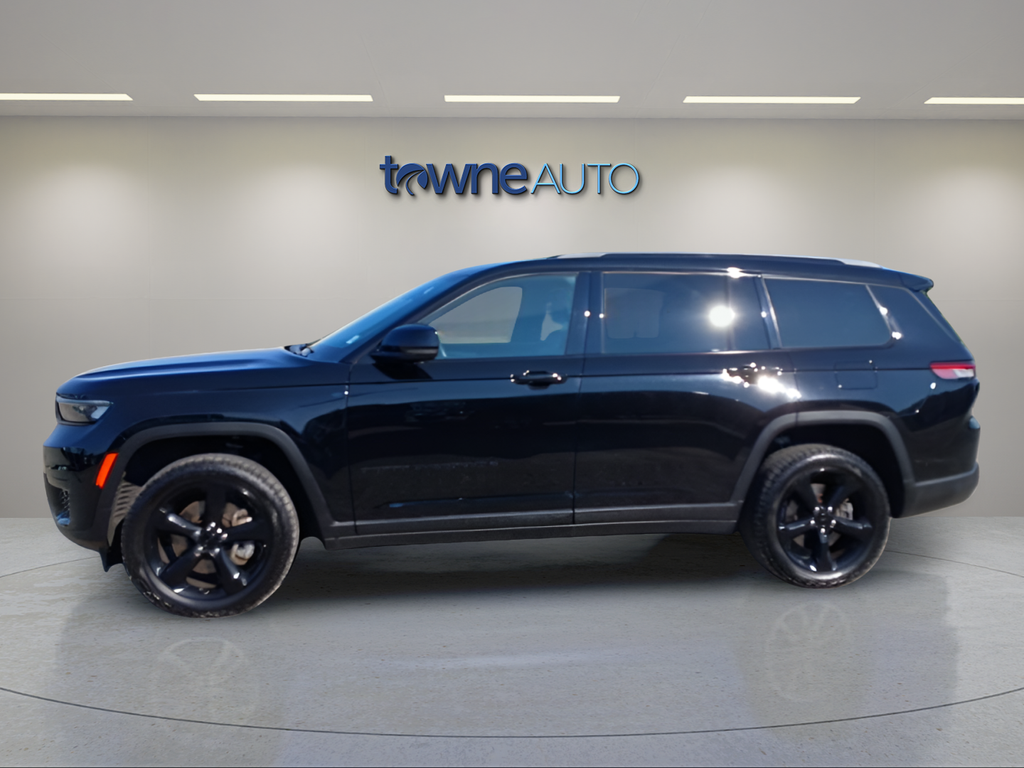 Used 2022 Black Jeep Altitude image 2