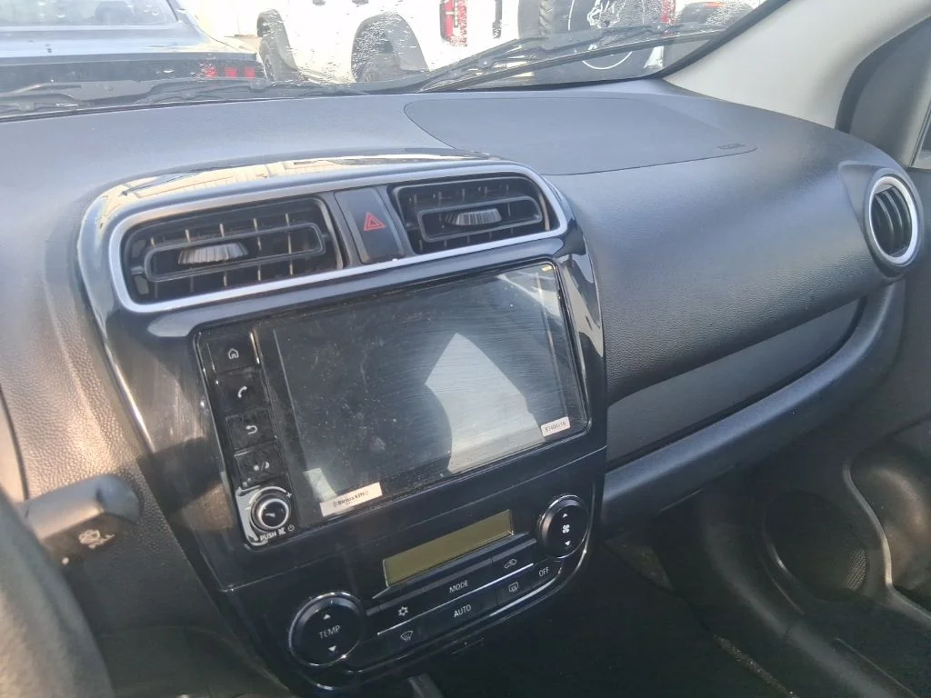 Used 2022 Black Mitsubishi SE image 11