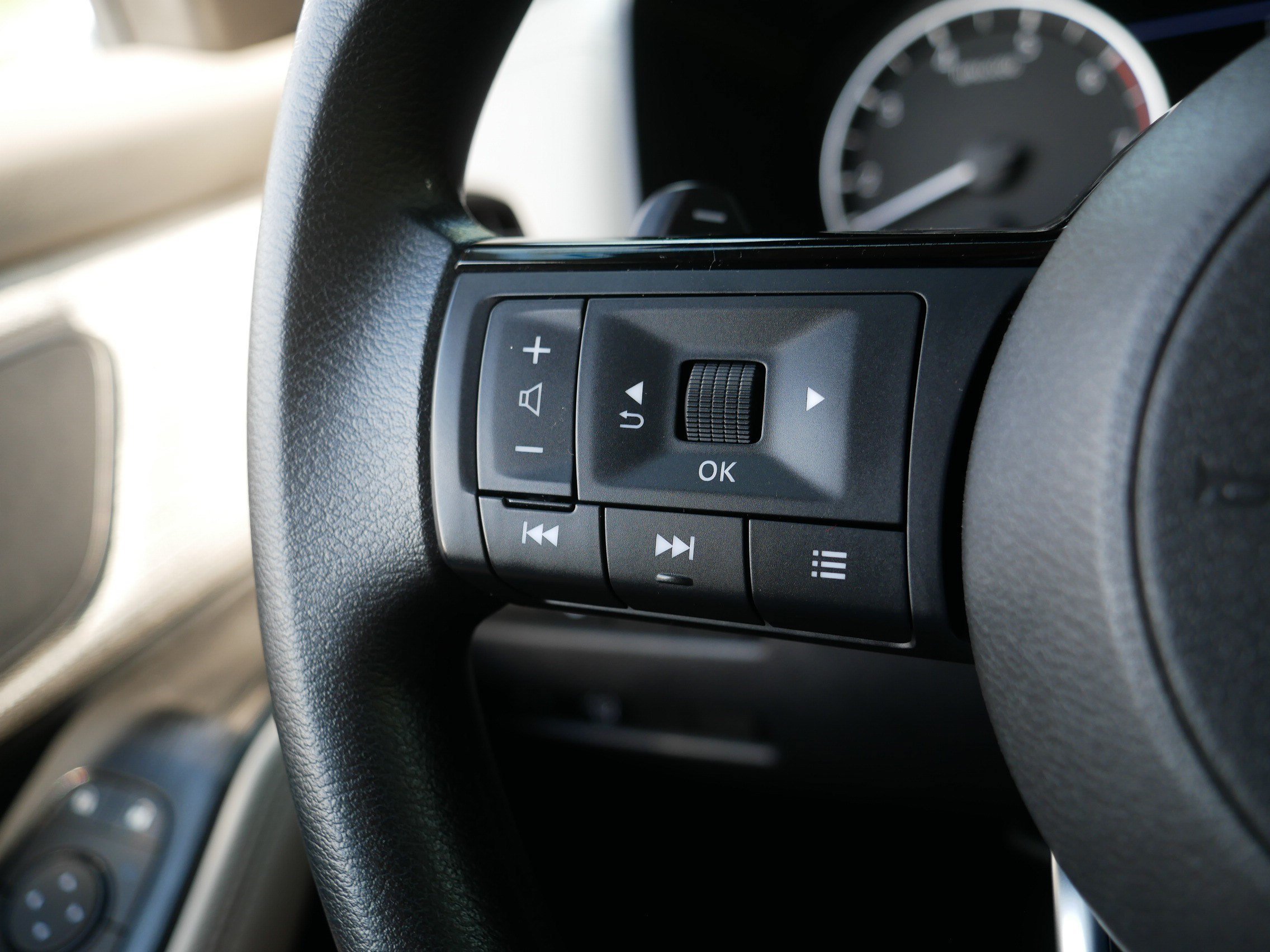 Certified Used 2023 Pearl White Tricoat Nissan SV image 28