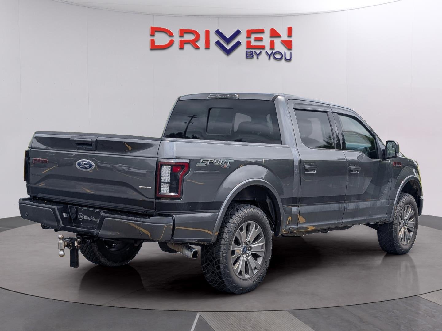 Used 2016 Magnetic Metallic Ford XLT image 5