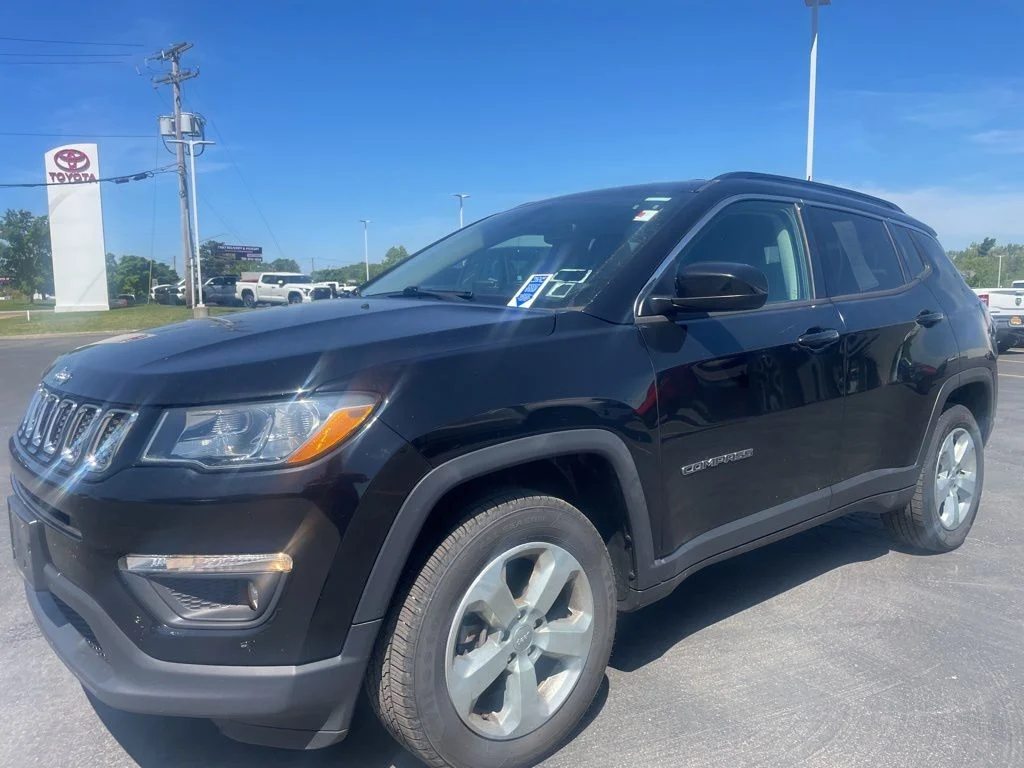 Used 2019 Black Jeep Latitude image 5