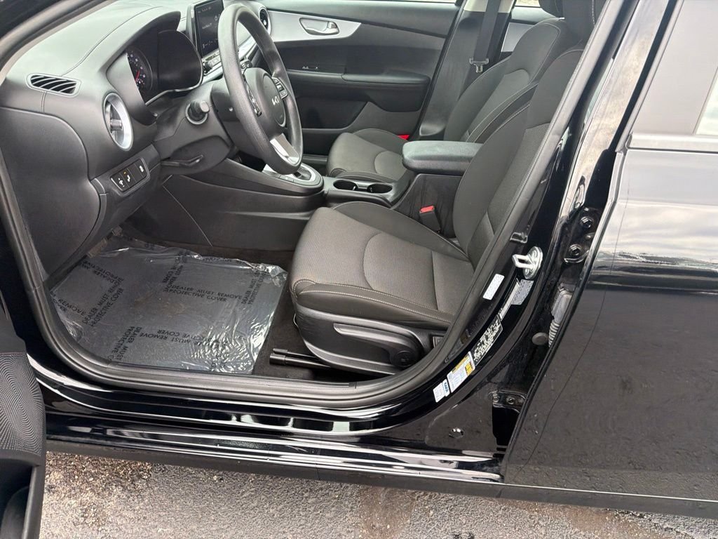 Used 2024 Black Kia LXS image 10