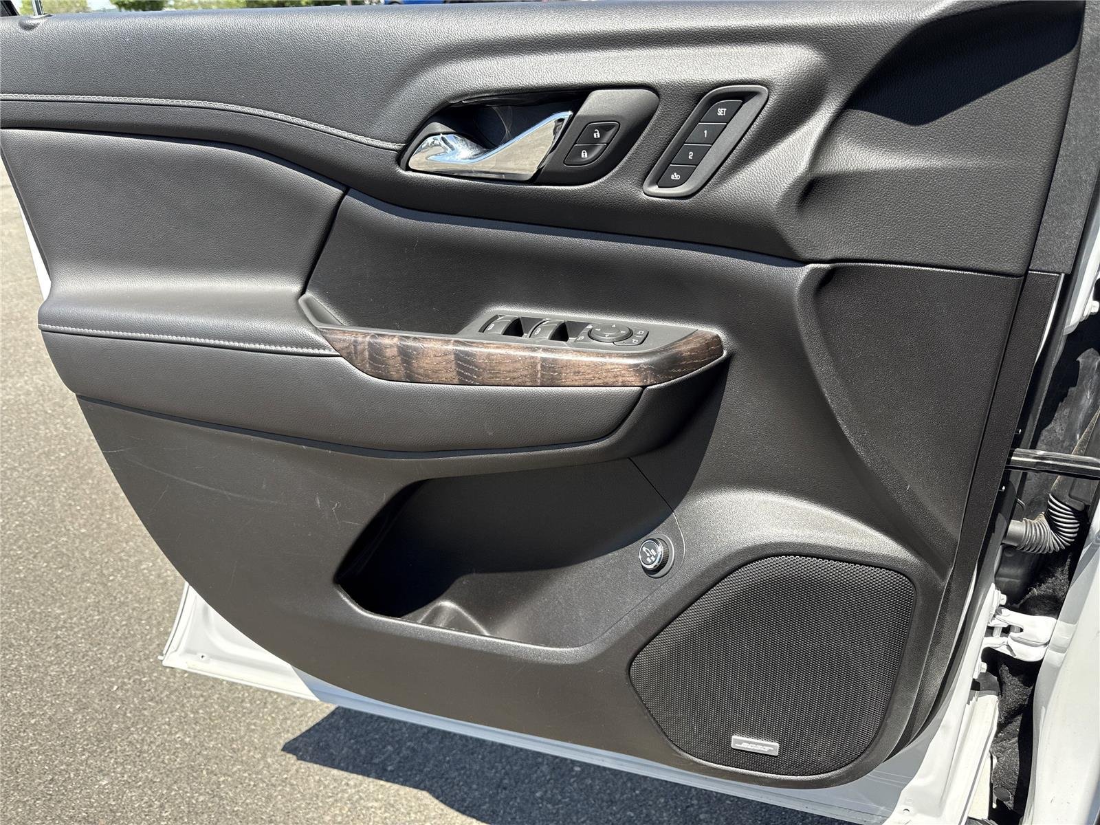Used 2023 White Frost Tricoat GMC Denali image 19
