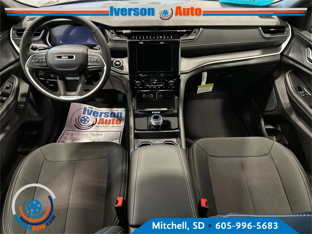 New 2026 Velvet Red Pearl-Coat Exterior Paint Jeep Laredo X image 27