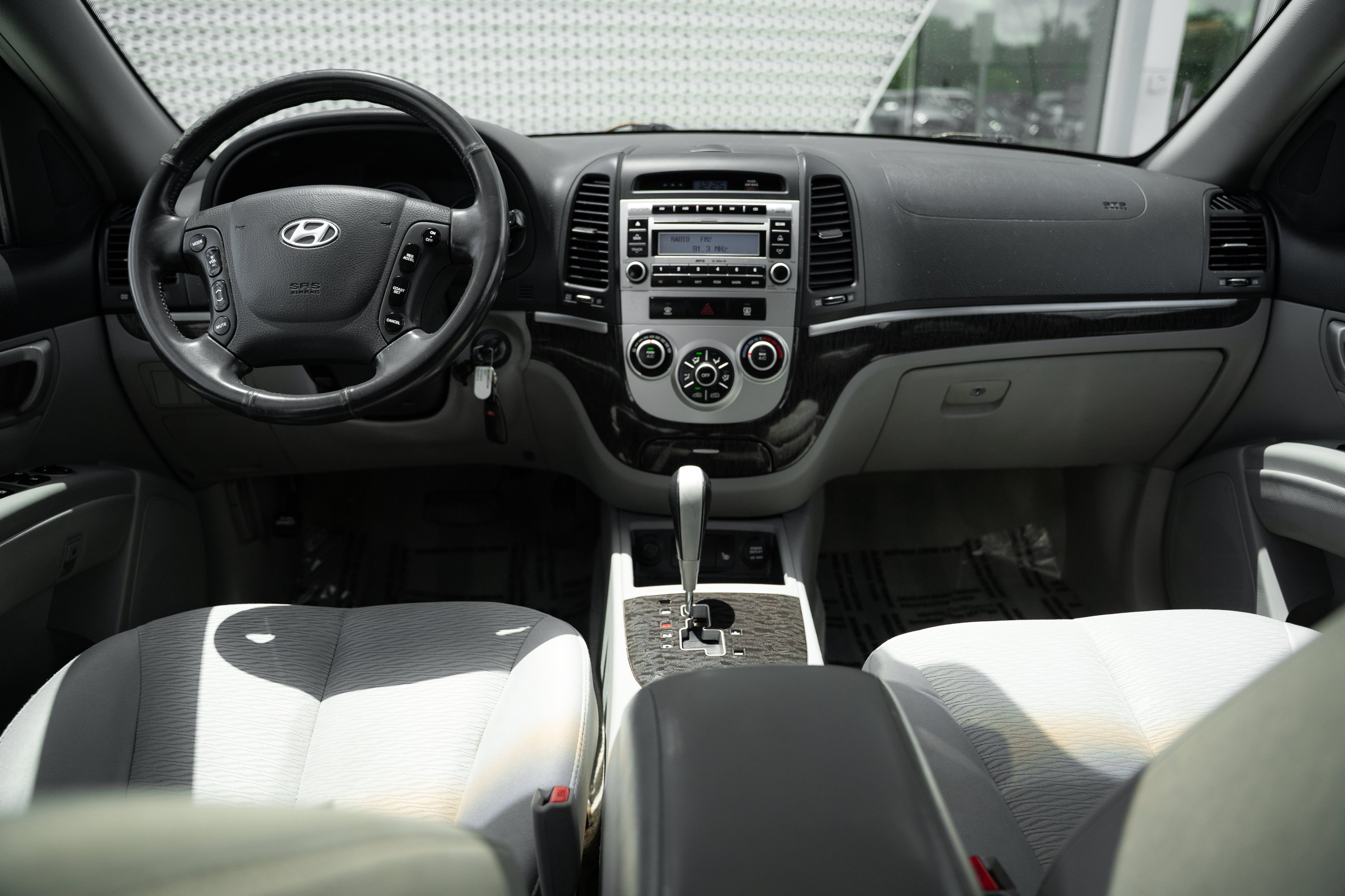 Used 2007 Bright Silver Hyundai SE image 8
