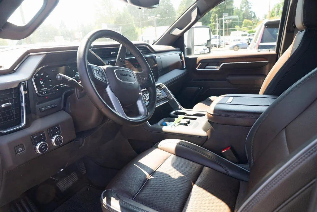 Used 2025 White GMC Denali image 19