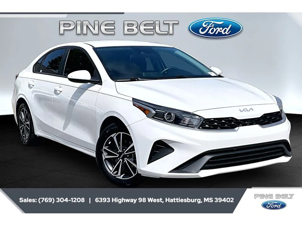 Used 2024 Snow White Pearl Kia LXS image 1