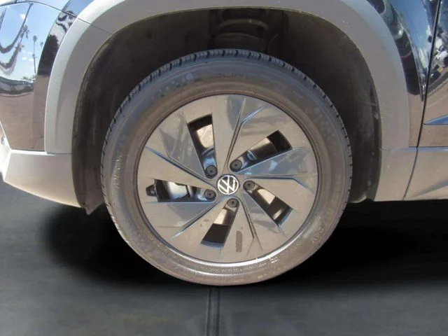 Used 2025 Pyrite Silver Metallic Volkswagen 1.5T S image 4