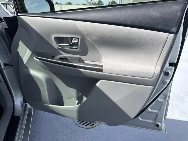 Used 2015 Classic Silver Metallic Toyota Three image 13