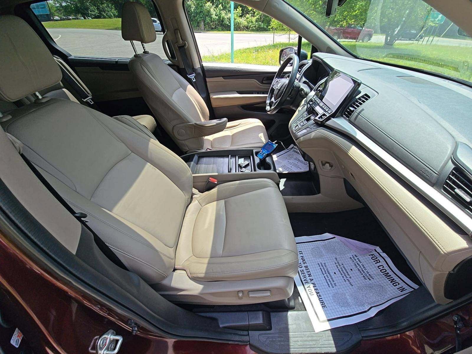 Used 2018 Deep Scarlet Pearl Honda Touring image 13