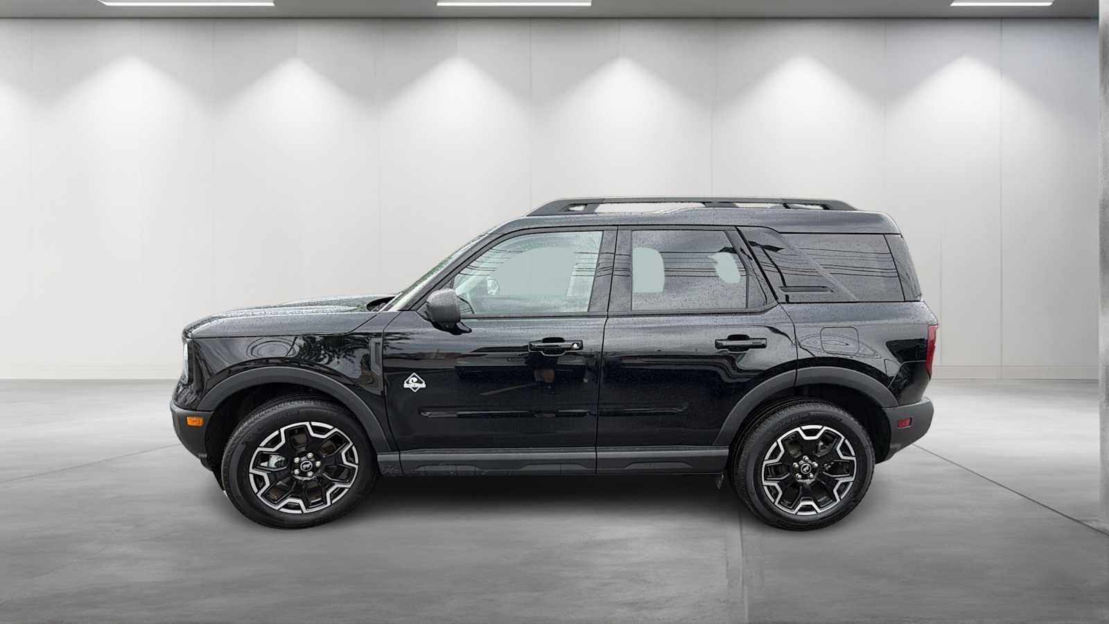 Used 2025 Shadow Black Ford Outer Banks image 4