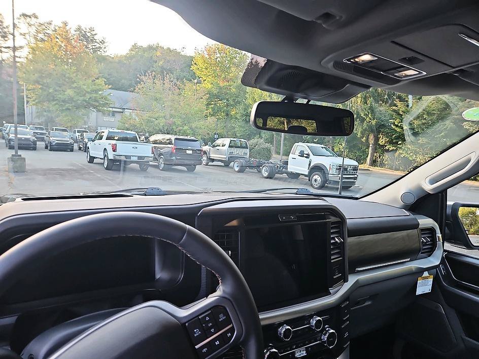 Used 2025 Black Metallic Ford LARIAT image 13