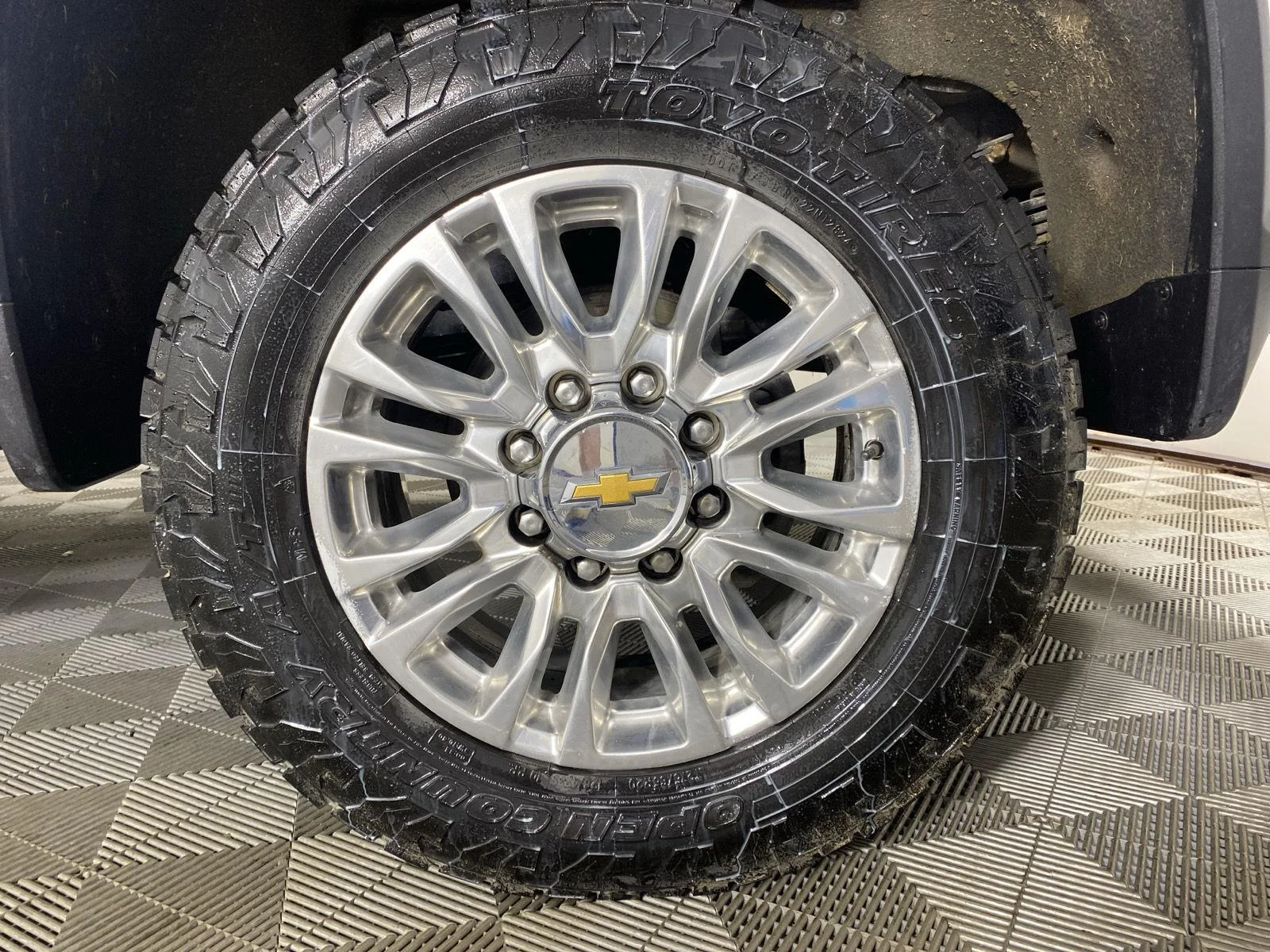 Used 2021 Iridescent Pearl Tricoat Chevrolet High Country image 9