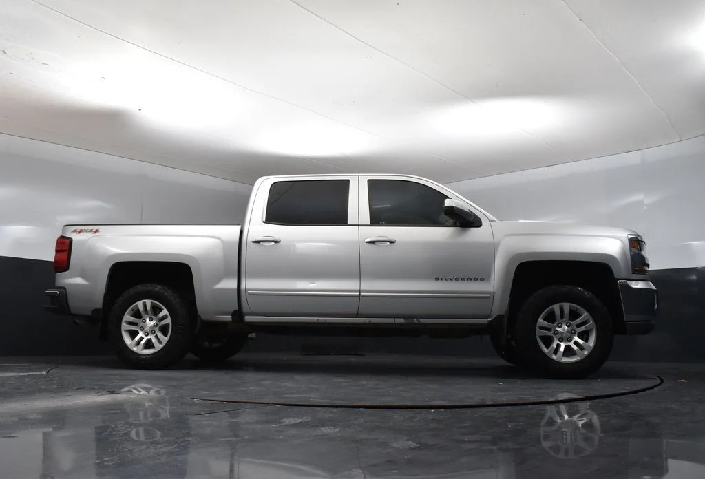 Used 2017 Silver Ice Metallic Chevrolet LT image 11