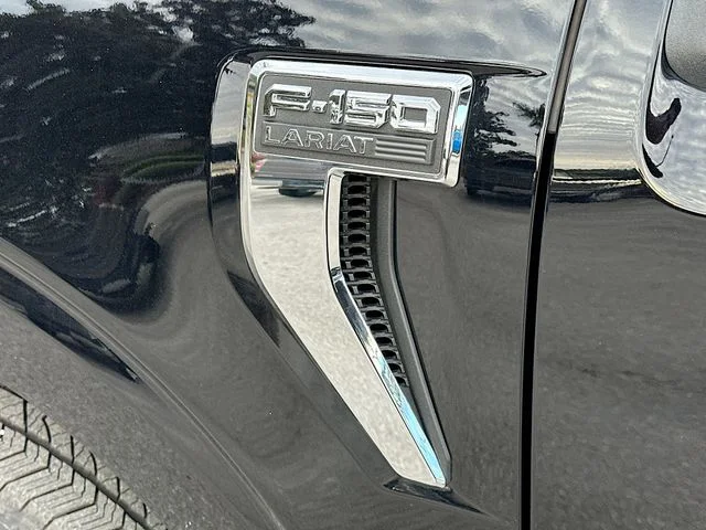 New 2025 Black Metallic Ford Lariat image 19