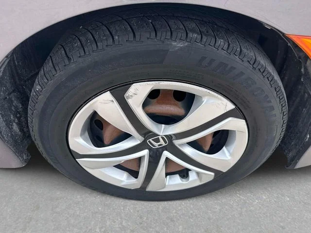 Used 2017  Honda LX image 7