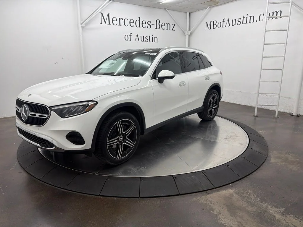 New 2027 White Mercedes-Benz GLC 300 image 3