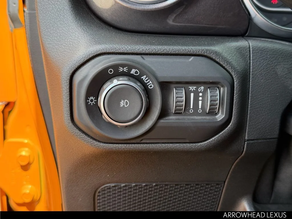 Used 2021  Jeep Unlimited Sahara Altitude image 20