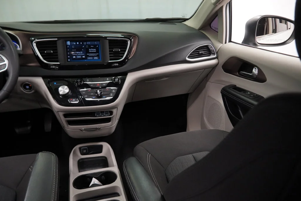 Used 2023 White Chrysler LX image 24