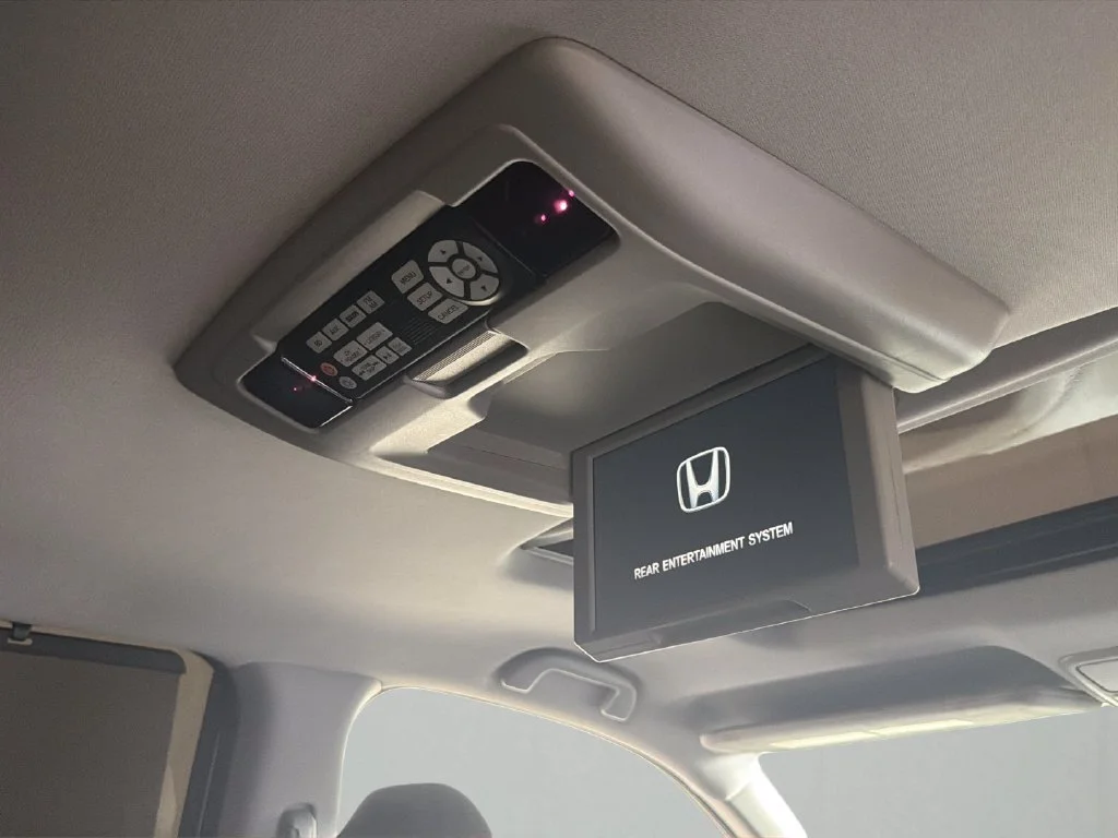 Used 2018 White Honda Touring image 35