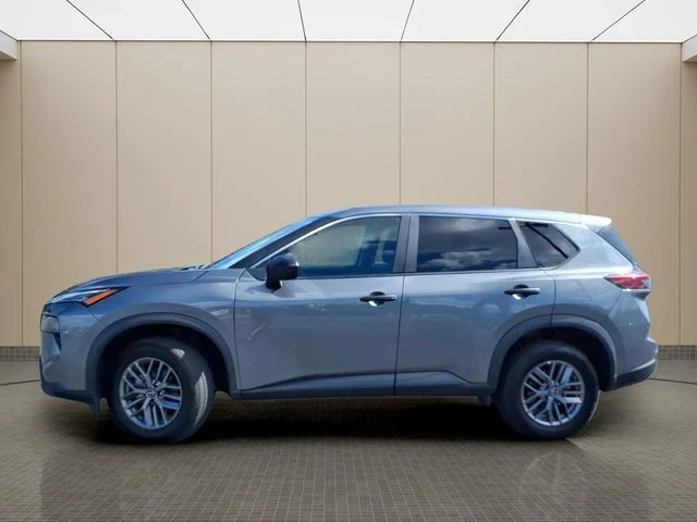 Used 2024 Gray Nissan S image 9