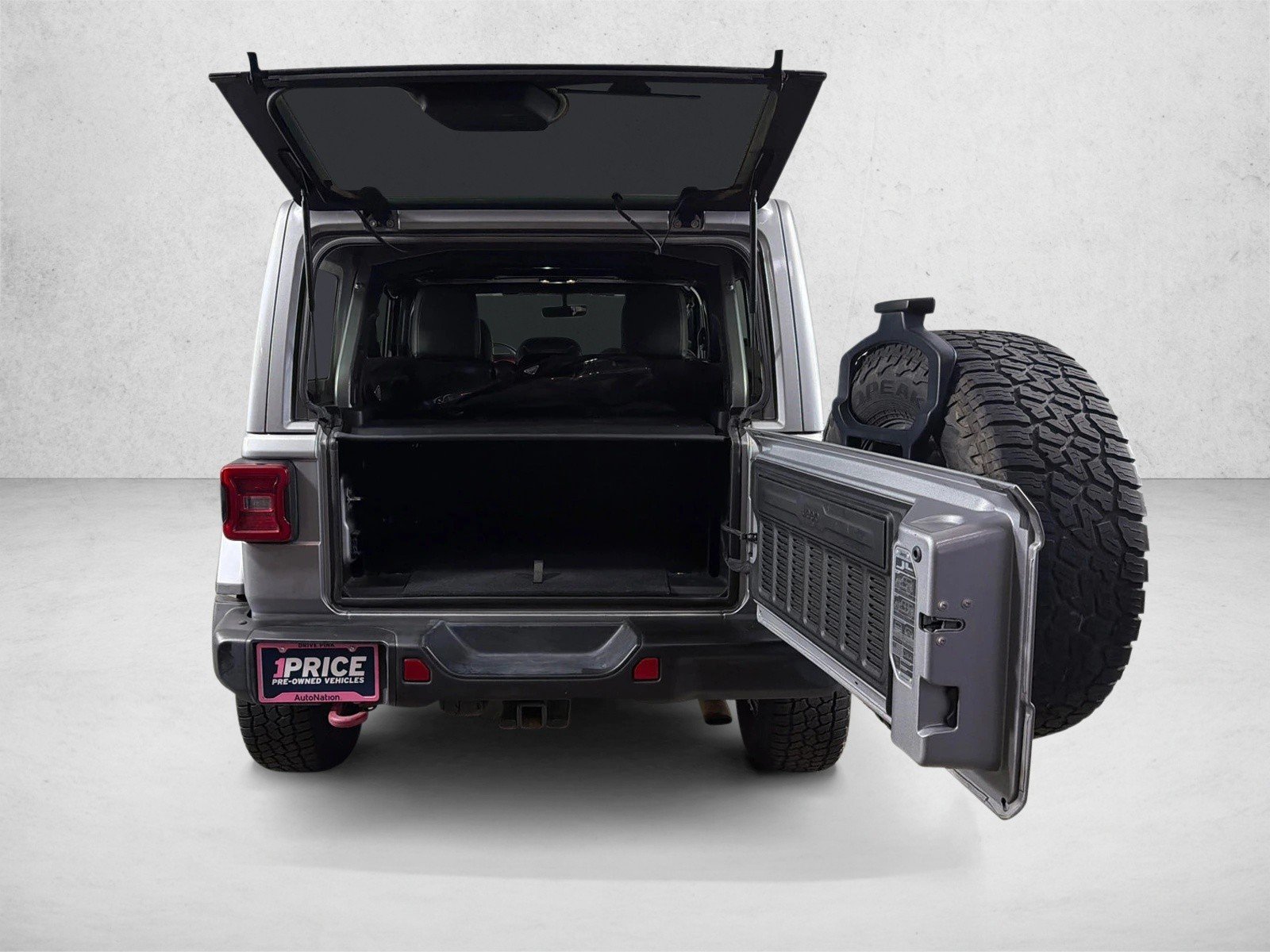 Used 2019 Billet Silver Metallic Clearcoat Jeep Rubicon image 19