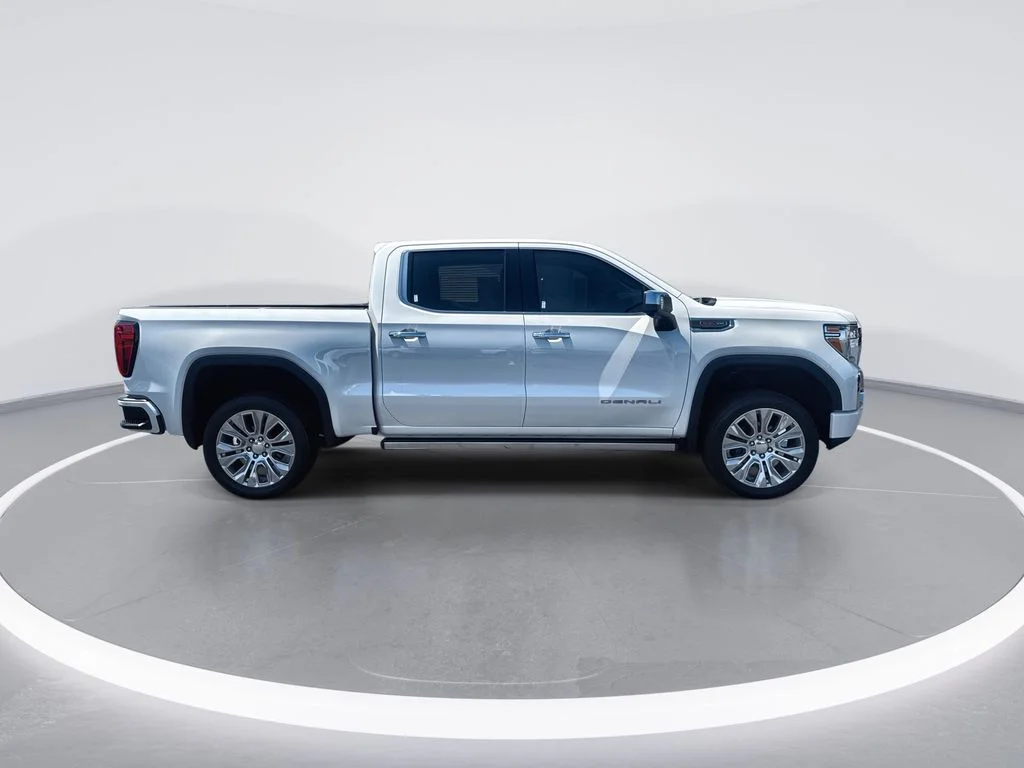 Used 2021 White GMC Denali image 6