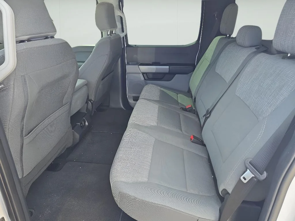 Used 2024 Oxford White Ford XLT image 19