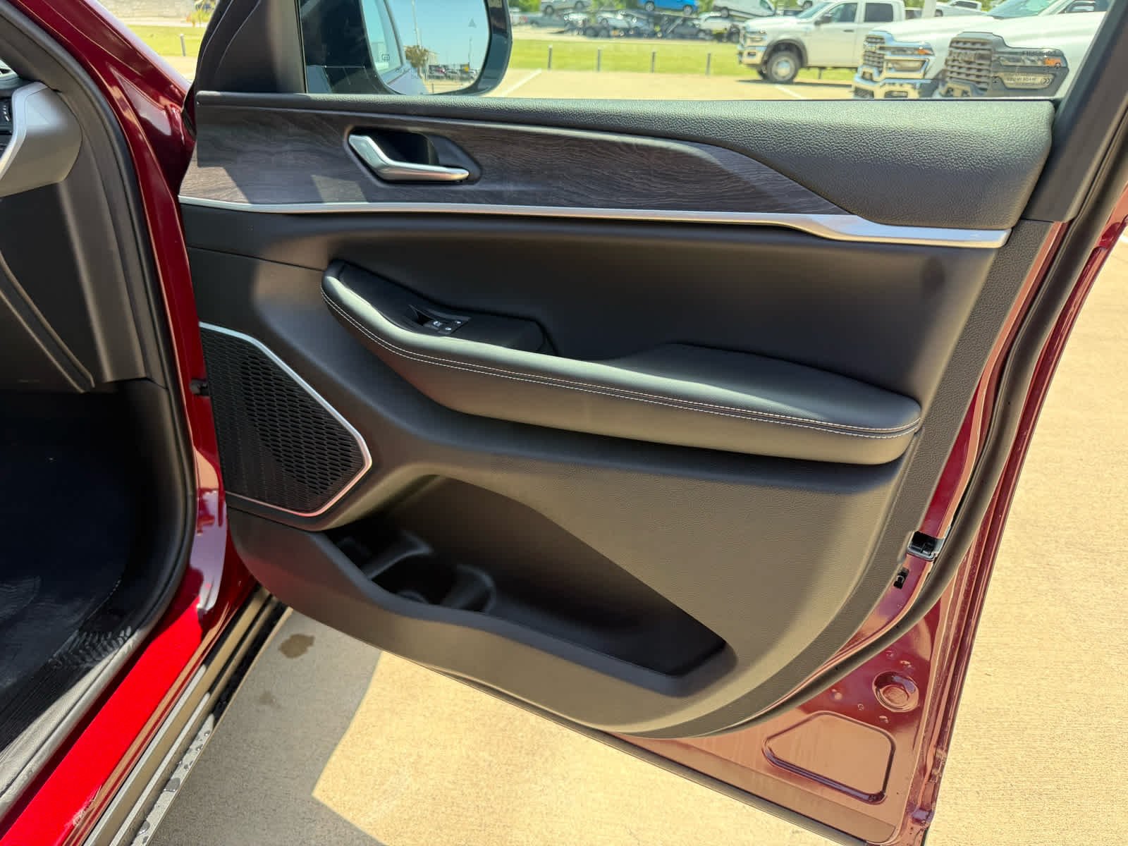 New 2026 Velvet Red Pearl-Coat Exterior Paint Jeep Limited image 21