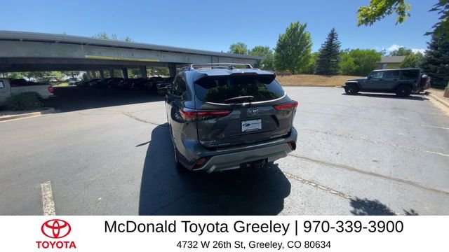 Used 2022 Gray Toyota Platinum image 5