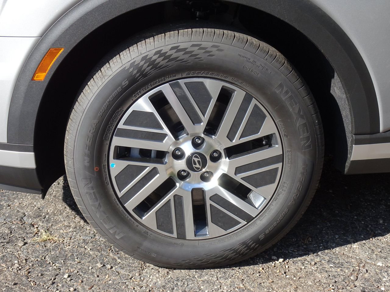 New 2027 Silver Hyundai SEL 7P image 25