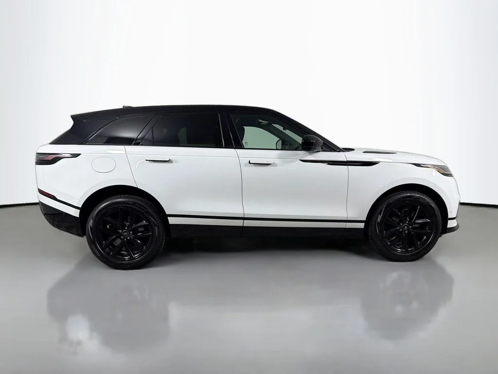 New 2026 Fuji White Land Rover Dynamic SE image 4
