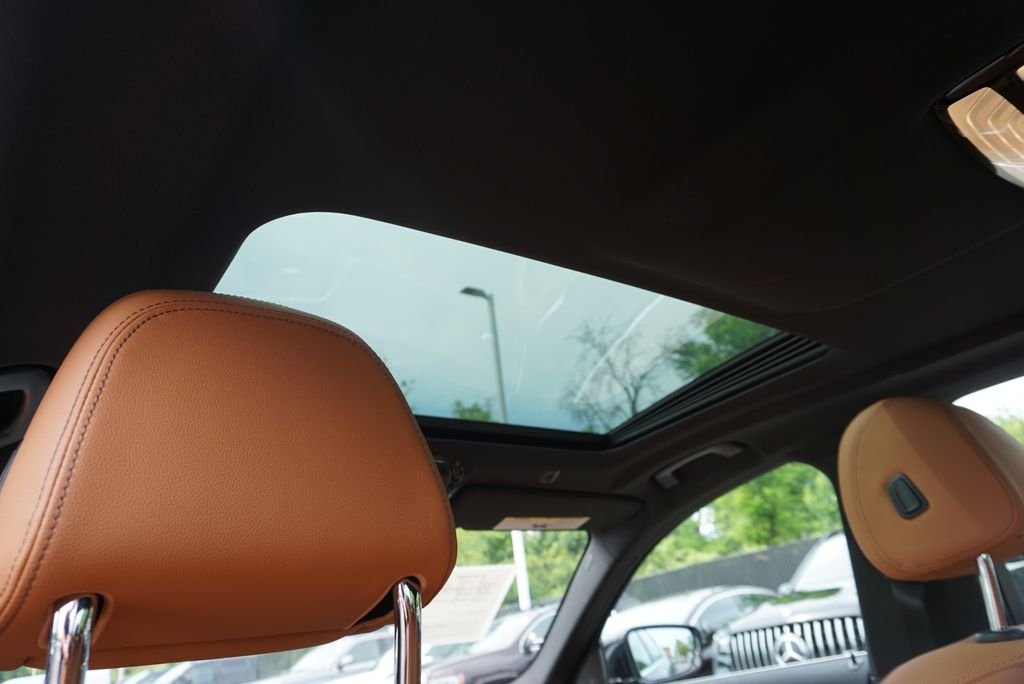 Used 2023 Black Sapphire Metallic BMW 530i xDrive image 43