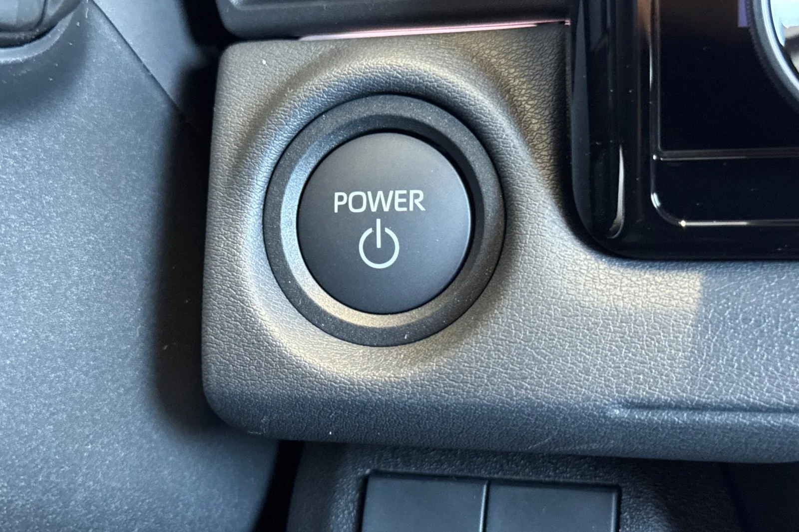 New 2027 Wind Chill Pearl <sup>1</sup> Toyota  XLE image 24