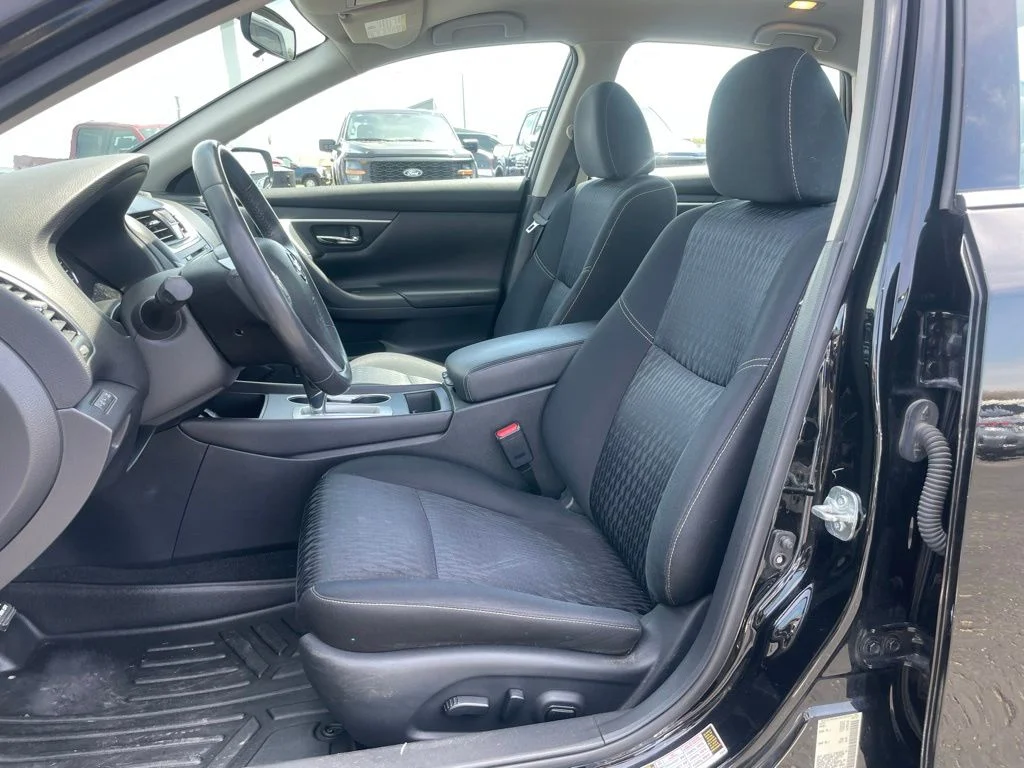 Used 2017 Super Black Clearcoat Nissan 2.5 SV image 7