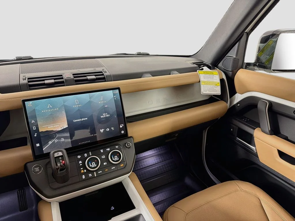 New 2026 Fuji White Land Rover X-Dynamic SE image 25
