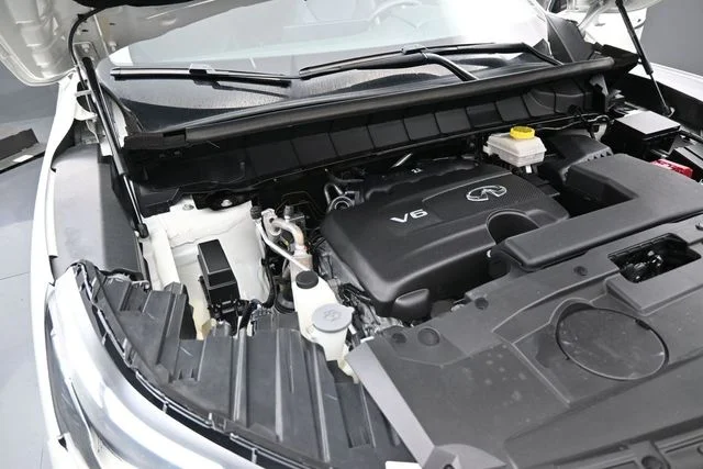 Used 2024 White INFINITI PURE image 45
