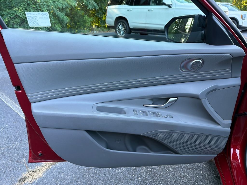 2025 Hyundai Elantra SEL - Photo 10