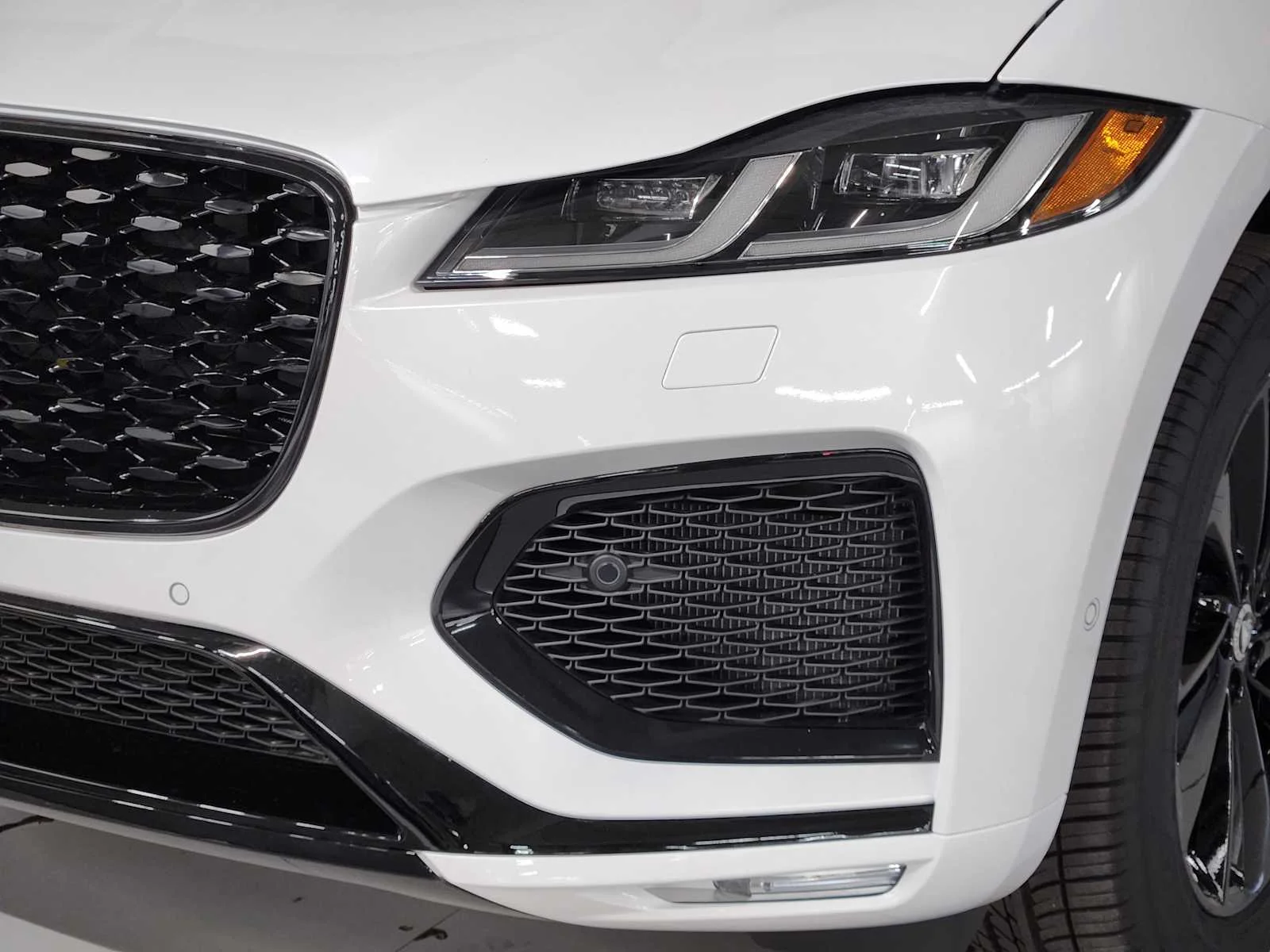 2026 Jaguar F-Pace R-Dynamic S - Photo 21