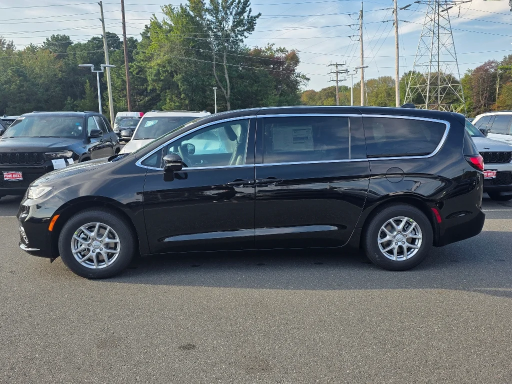 2026 Chrysler Pacifica Select - Photo 9