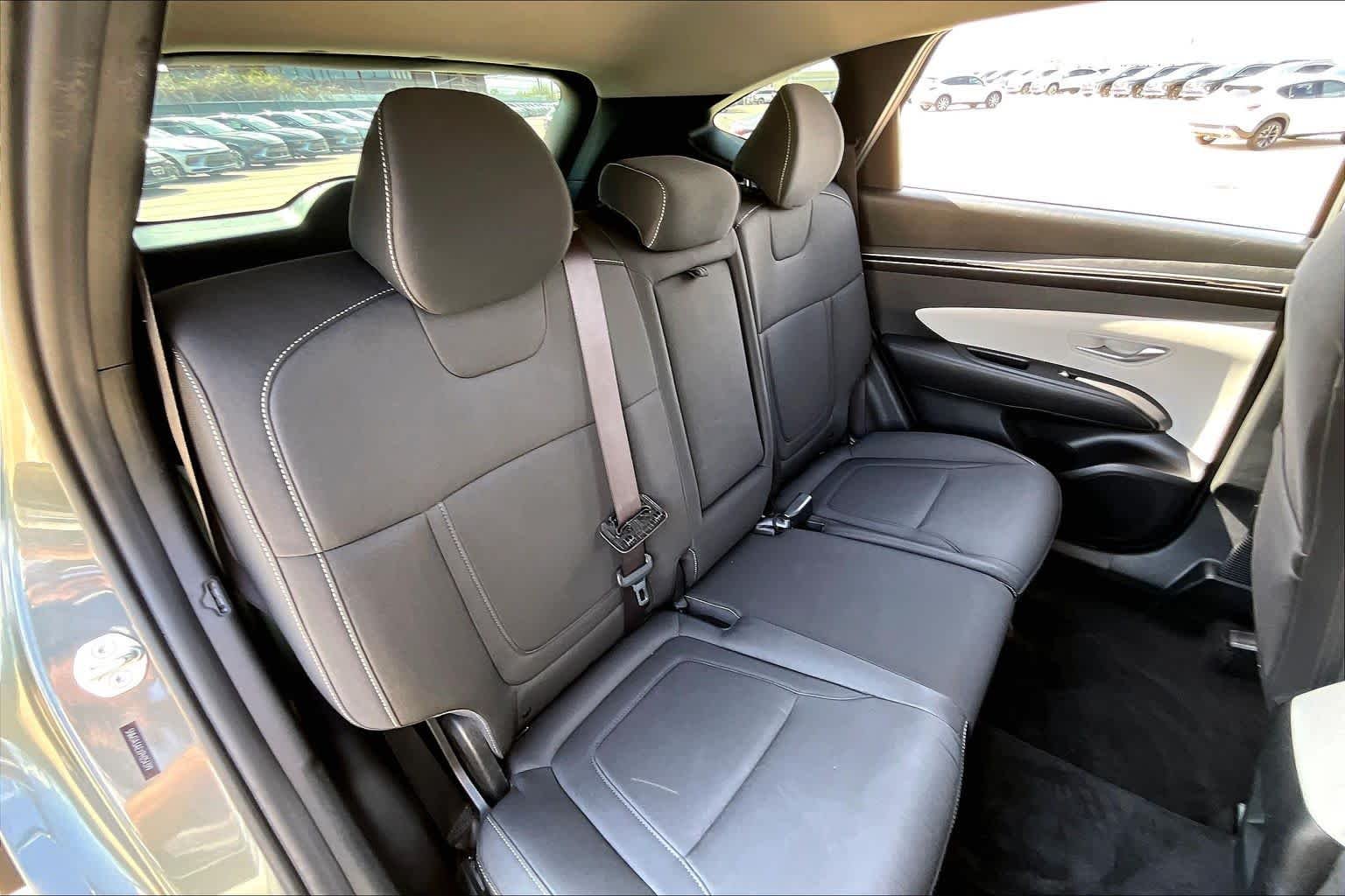 Used 2023 Amazon Gray Hyundai SE image 18
